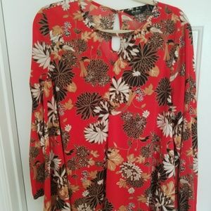 🌺 Red floral blouse